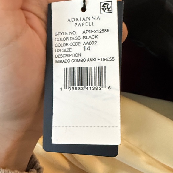 Elegant Black Off-Shoulder Gown - Picture 7 of 7